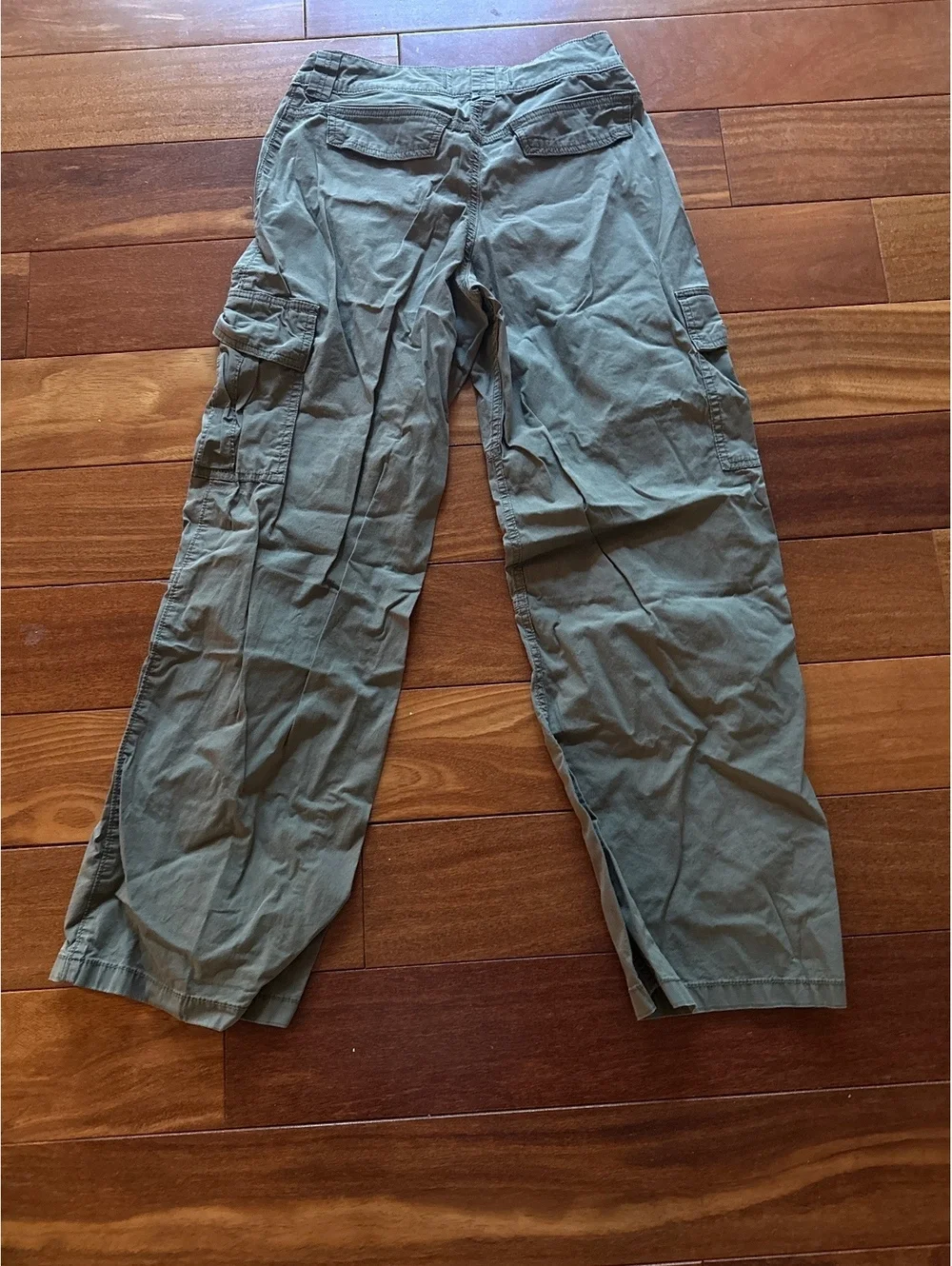 Hollister High-Rise Baggy Cargo Pants W28